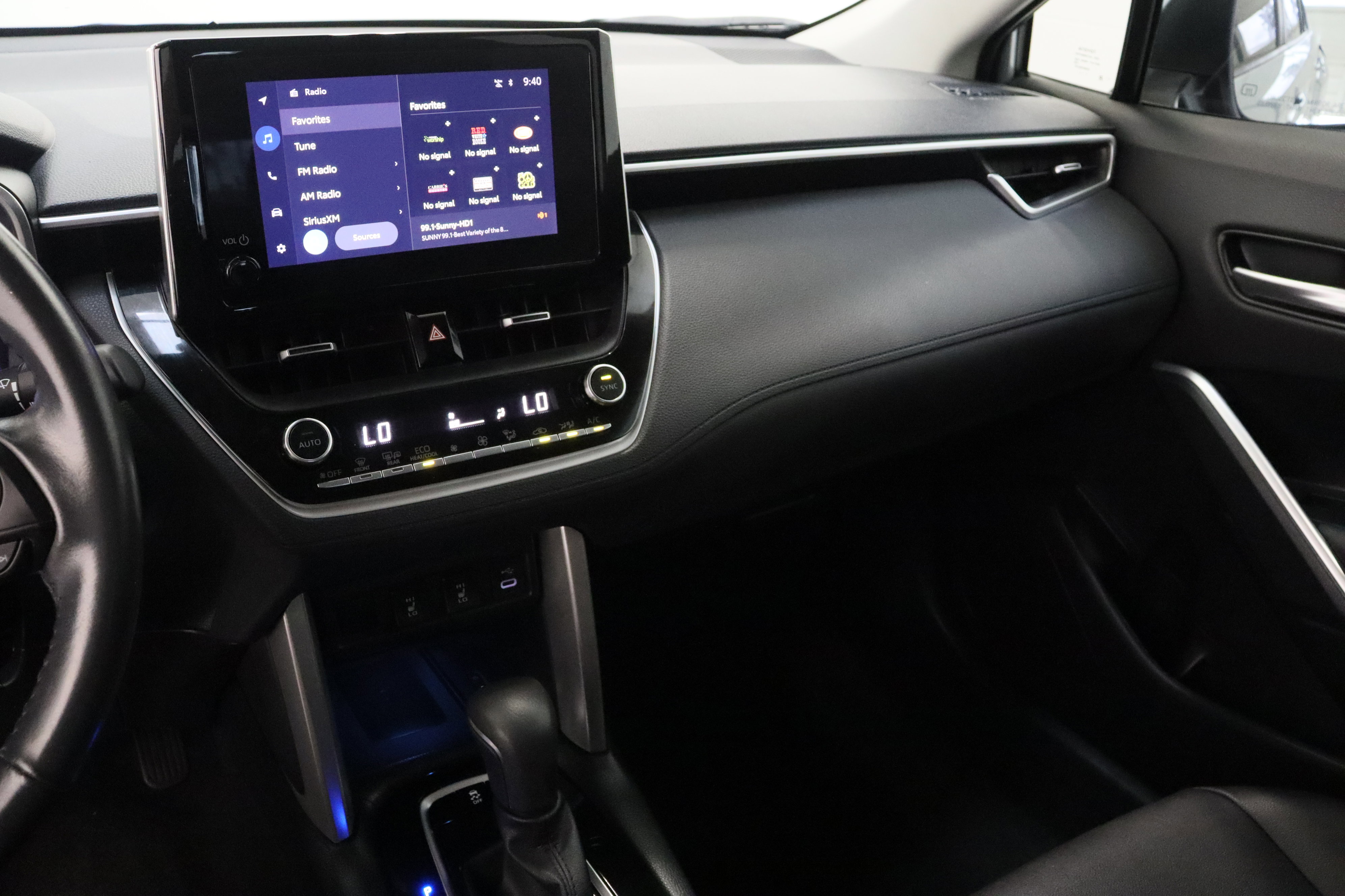 Used 2023 Toyota Corolla Cross XLE w/ Convenience Package FWD image 16