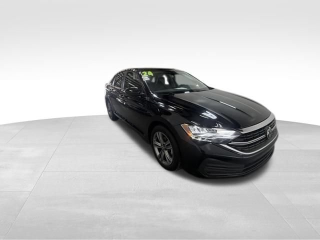Used 2024 Volkswagen Jetta SE FWD image 4