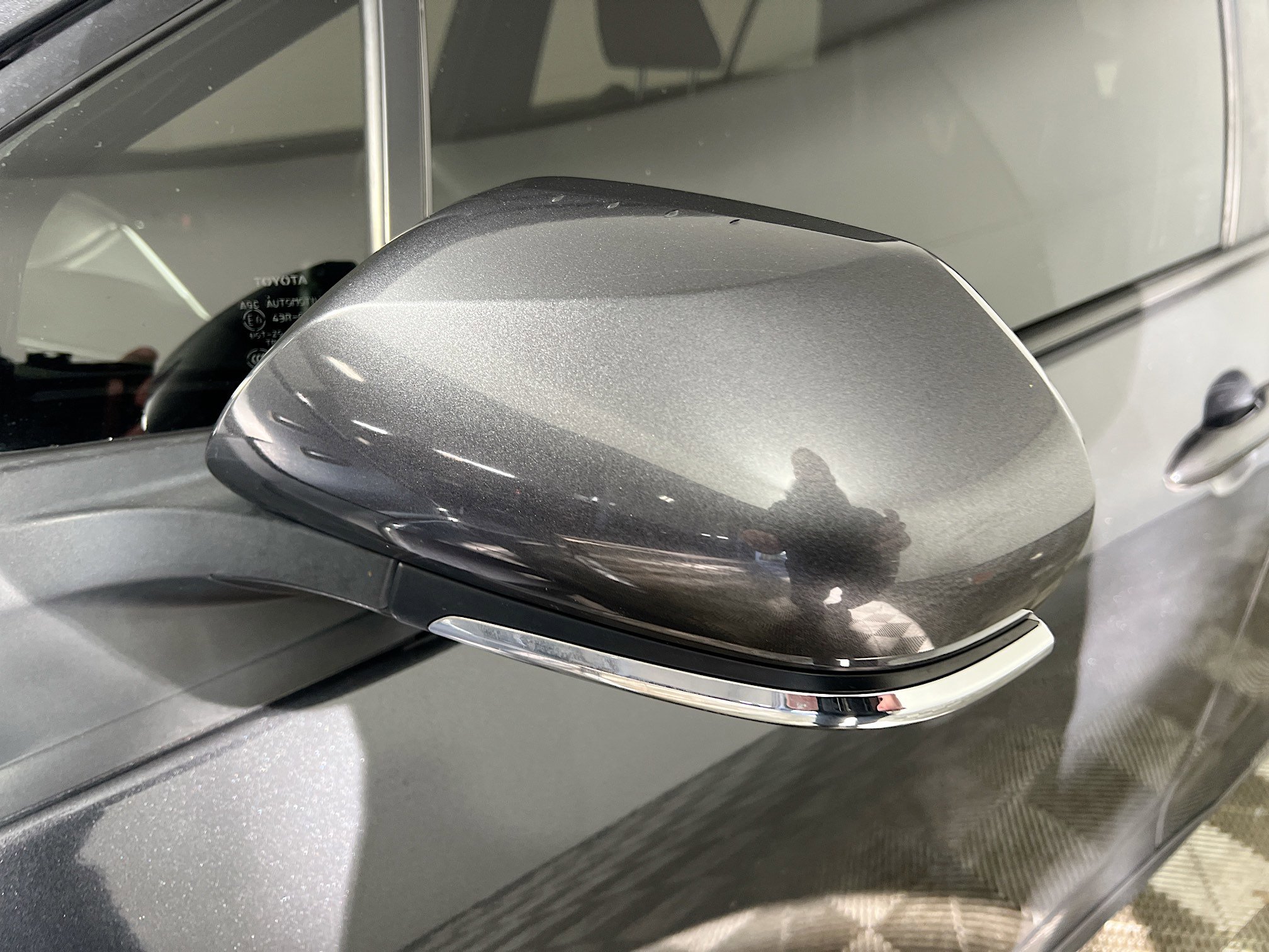 Used 2022 Toyota Prius L Eco image 13