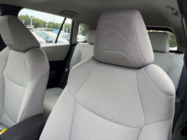 Used 2024 Toyota Corolla Cross L FWD image 18