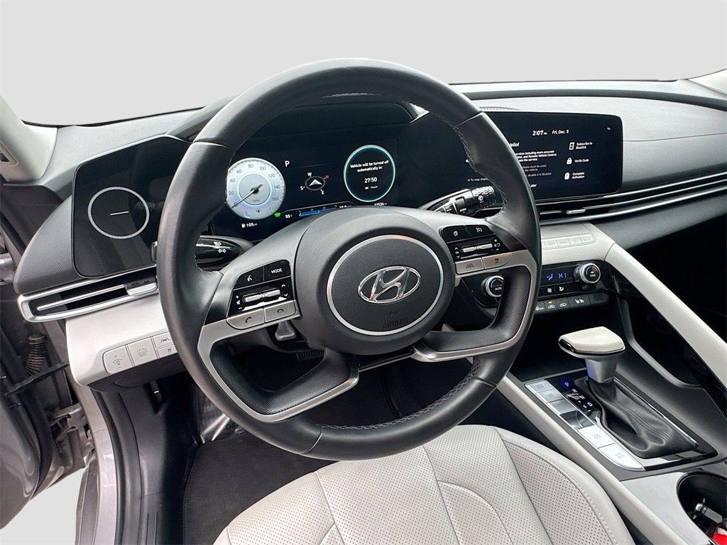 Used 2023 Hyundai Elantra Limited image 11
