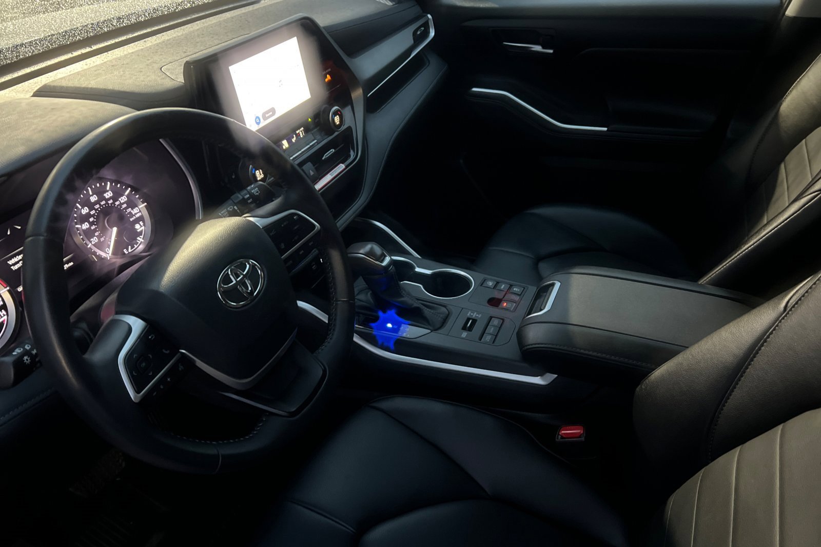 Used 2024 Toyota Highlander XLE image 7