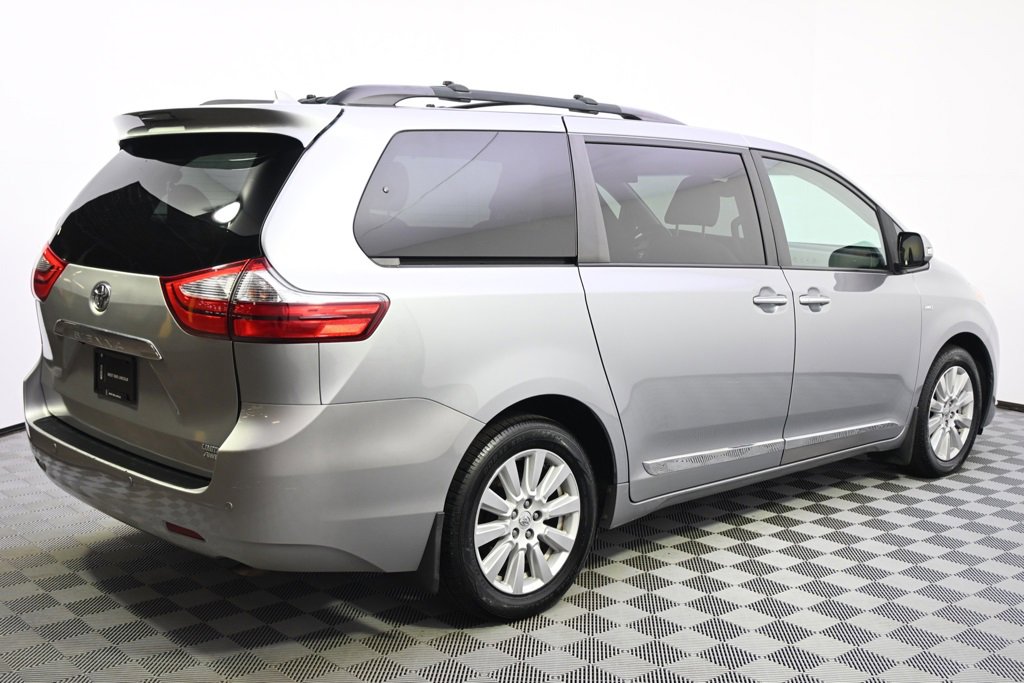 Used 2017 Toyota Sienna Limited Premium image 6