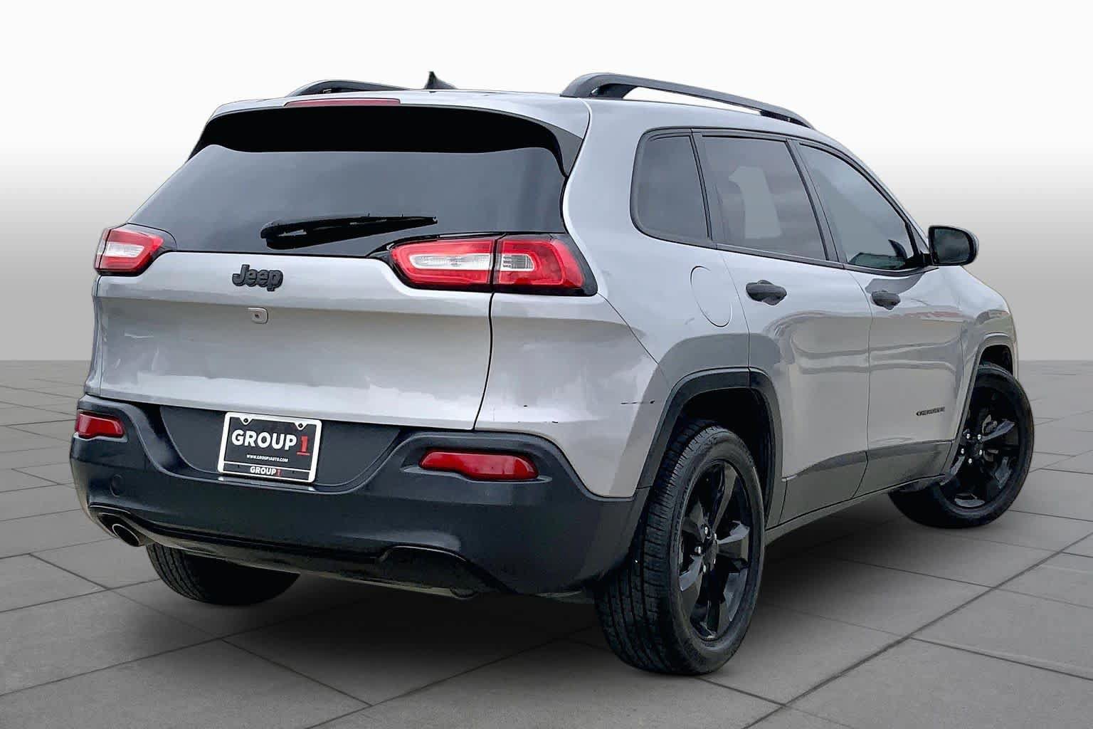 Used 2016 Jeep Cherokee Sport FWD image 13
