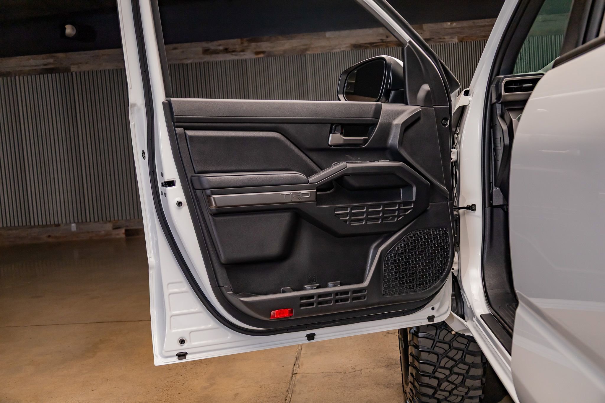 Used 2025 Toyota Tacoma TRD Off-Road image 29