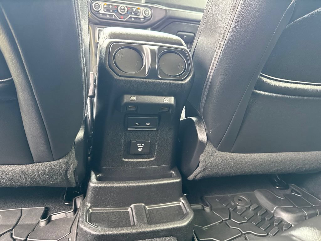 Used 2018 Jeep Wrangler Unlimited Sahara w/ Cold Weather Group AWD/4WD image 30