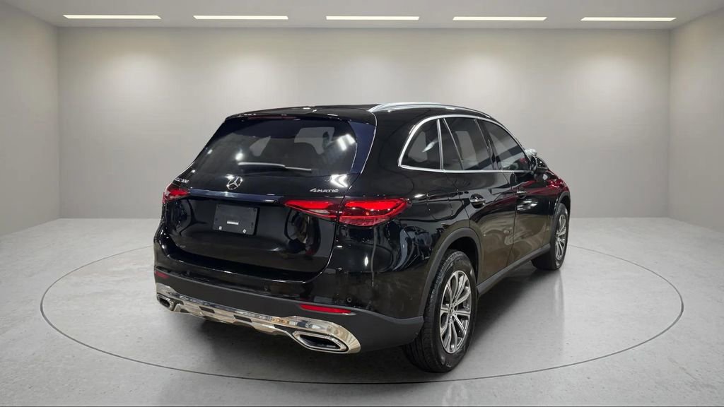 Used 2024 Mercedes-Benz GLC 300 4MATIC image 3