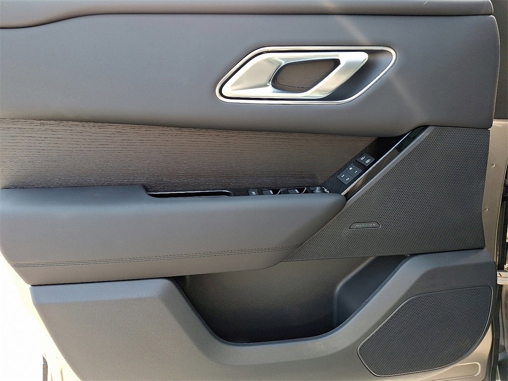 New 2026 Land Rover Range Rover Velar Dynamic SE image 9