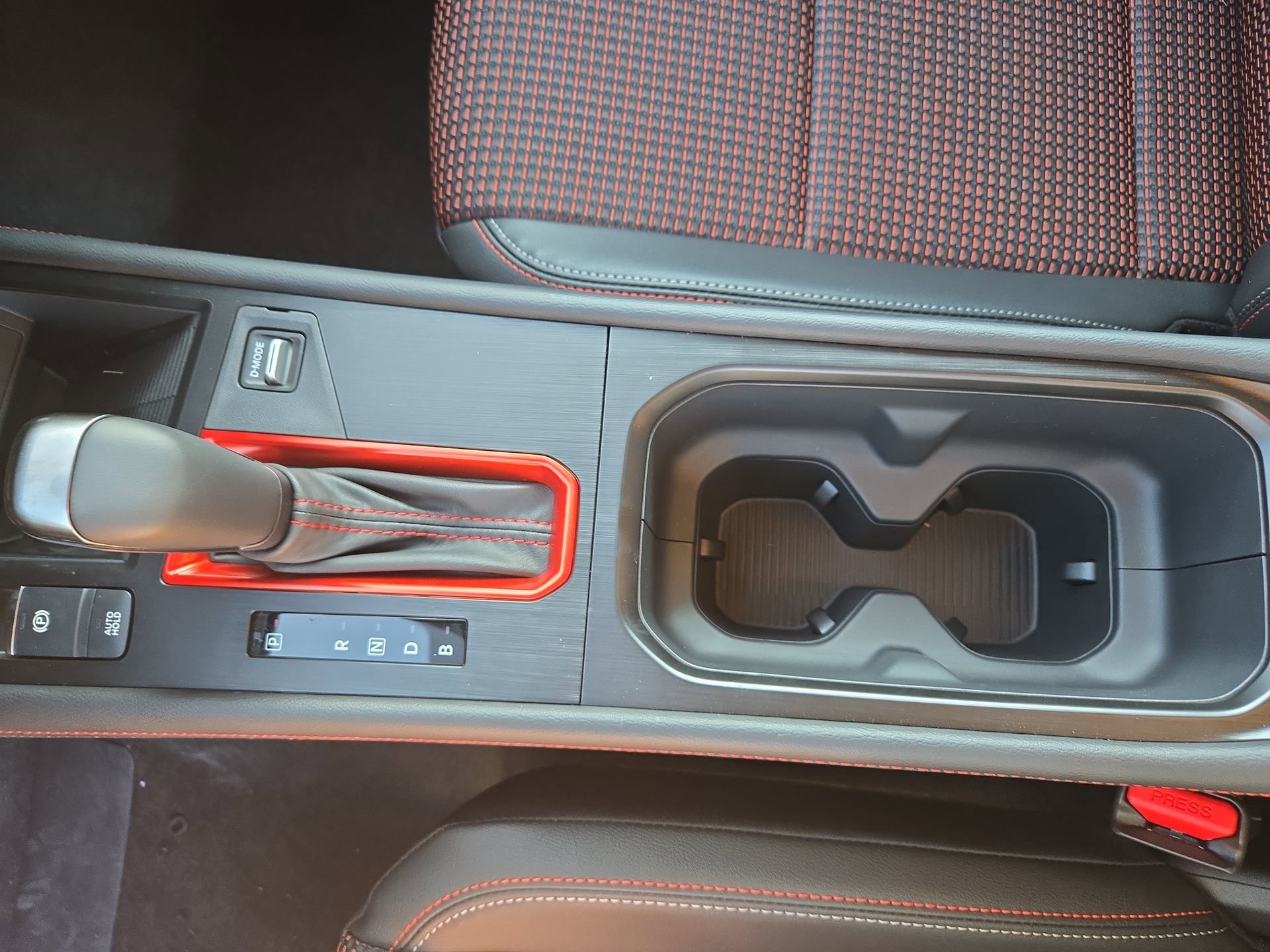 New 2025 Nissan Kicks SR FWD image 18
