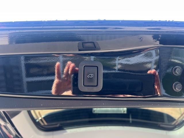 Used 2017 Toyota Highlander SE image 16