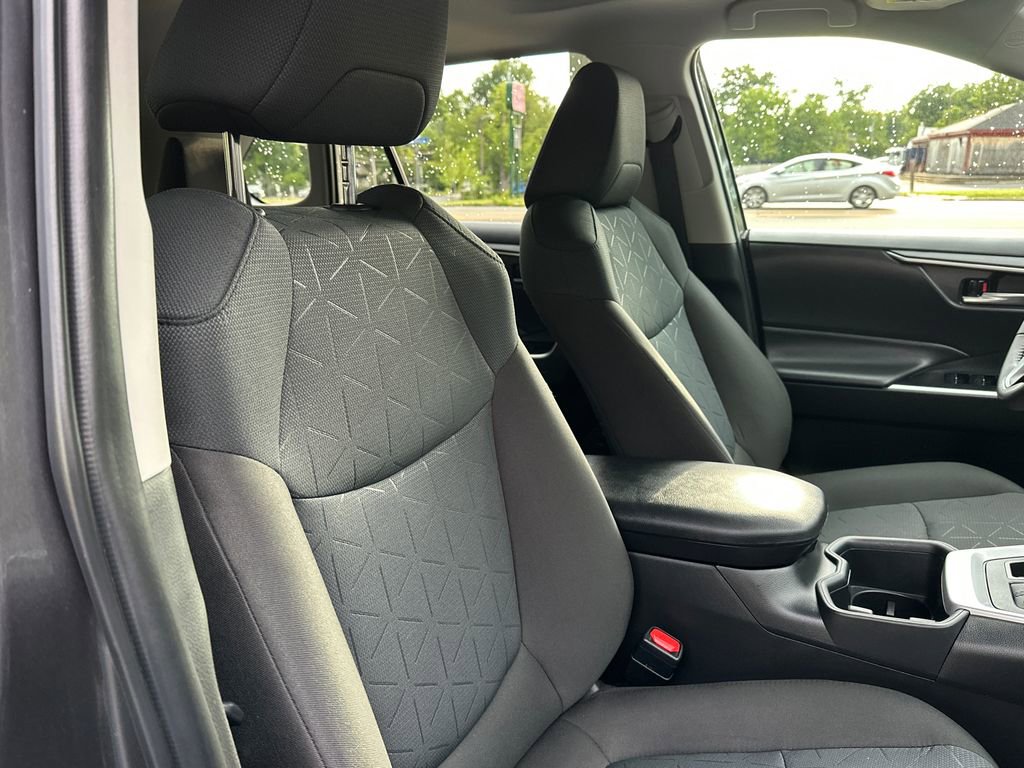 Used 2025 Toyota RAV4 XLE w/ Convenience Package AWD/4WD image 12
