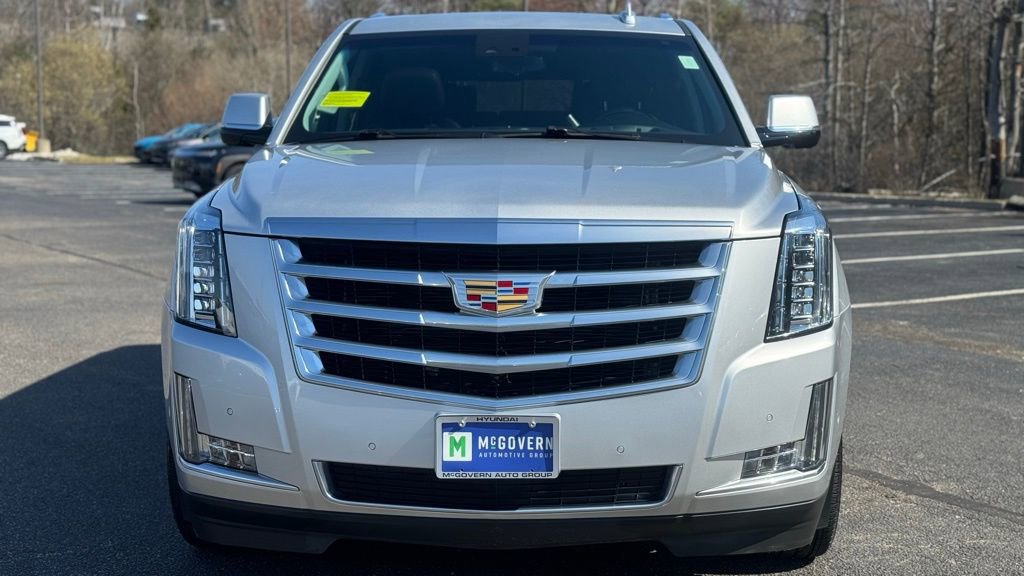 Used 2019 Cadillac Escalade Luxury w/ LPO, Radiant Package image 2