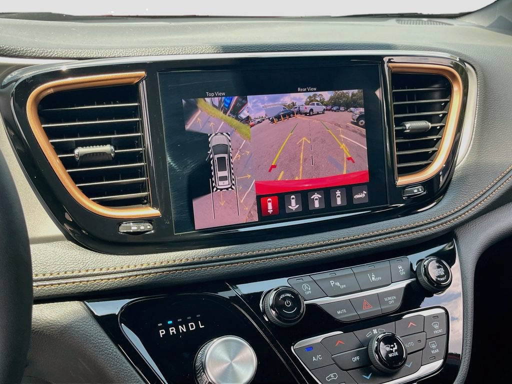 New 2027 Chrysler Pacifica Pinnacle w/ Theater Group FWD image 14