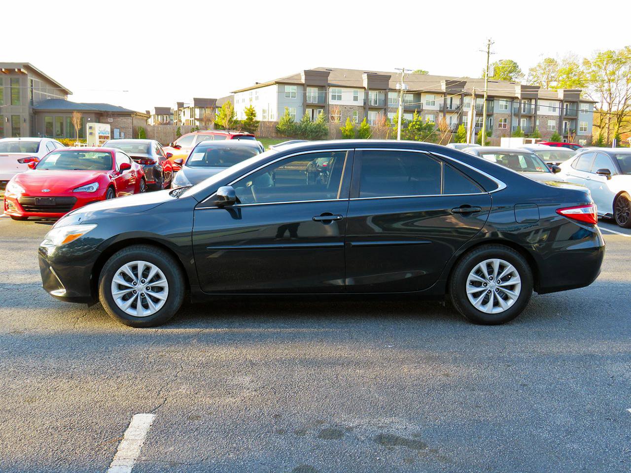 Used 2015 Toyota Camry LE image 10