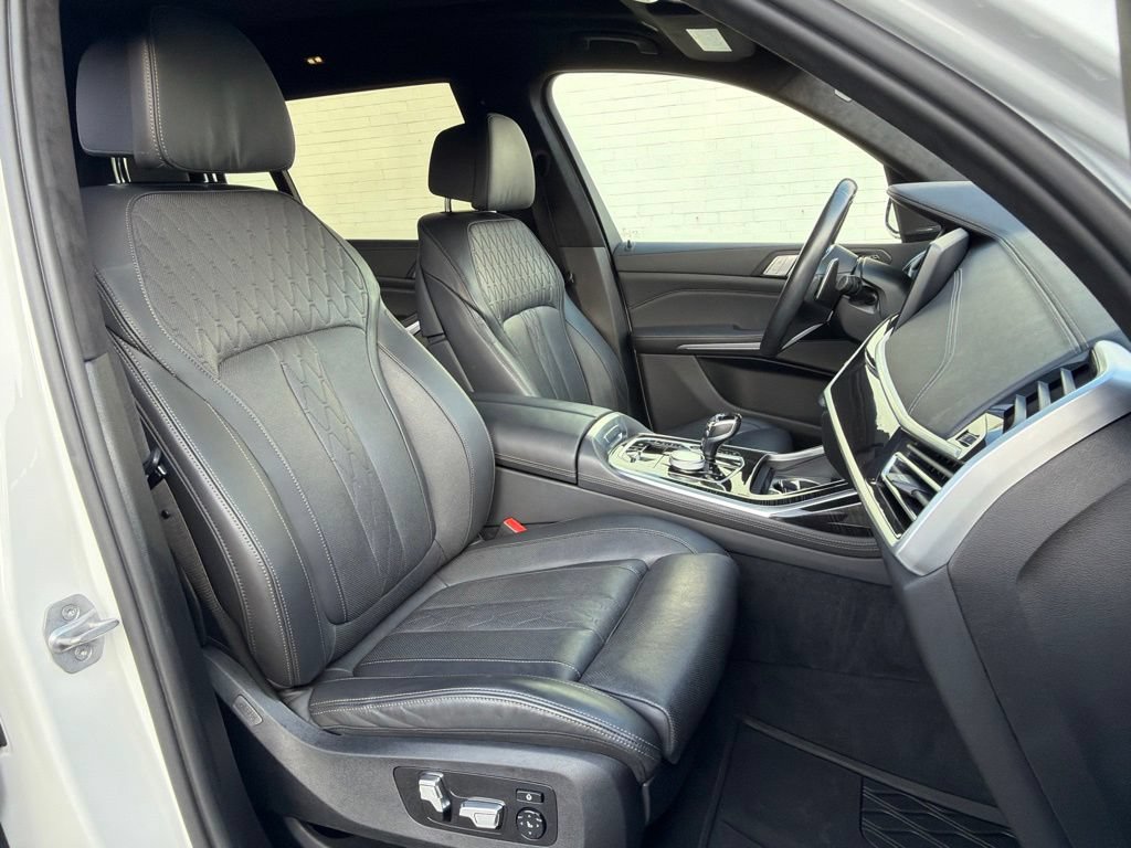 Used 2022 BMW X7 M50i AWD/4WD image 16