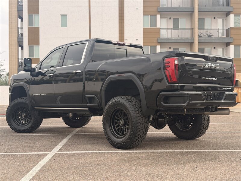 Used 2024 GMC Sierra 2500 Denali Ultimate AWD/4WD image 5