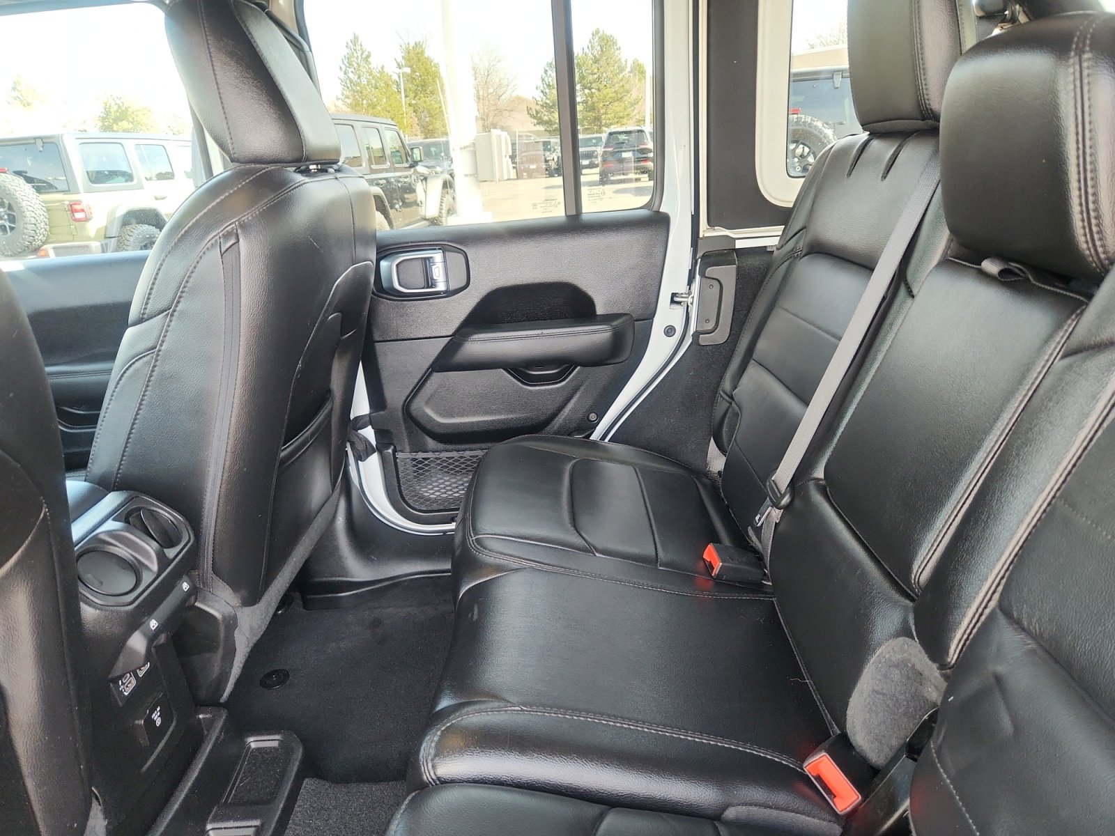 Used 2020 Jeep Wrangler Unlimited Sahara image 17