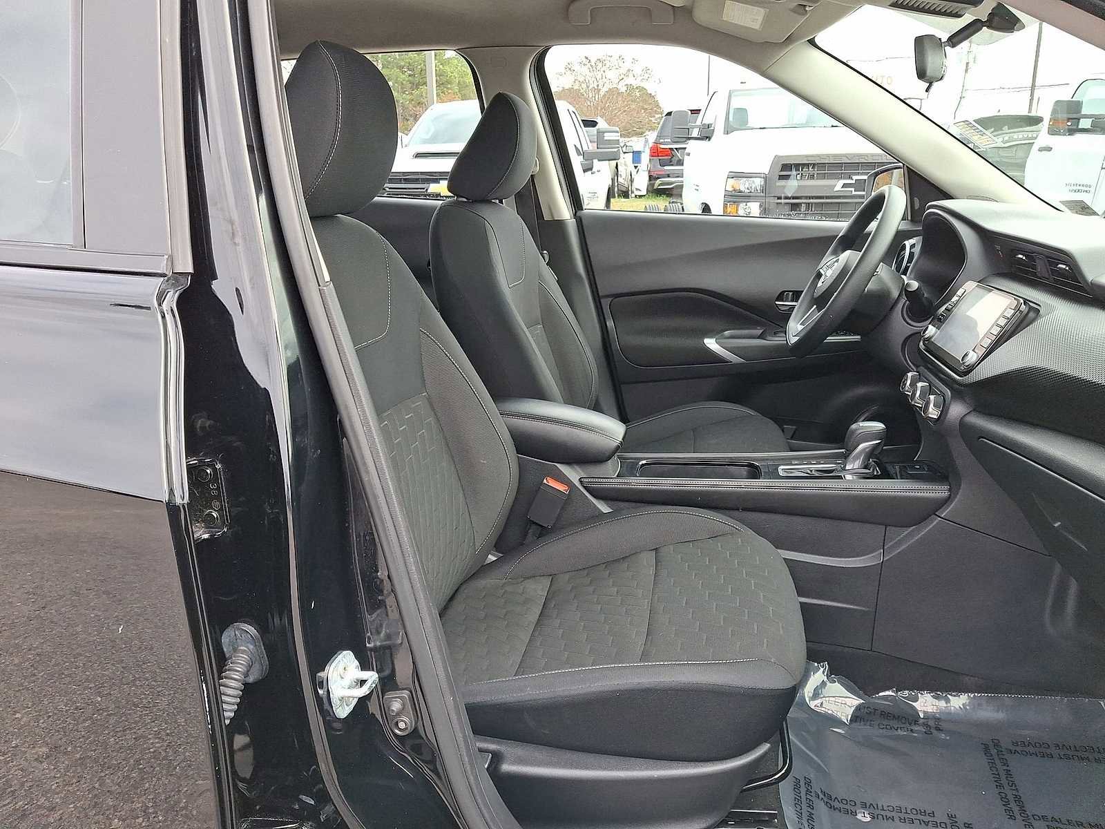 Used 2024 Nissan Kicks SV image 28