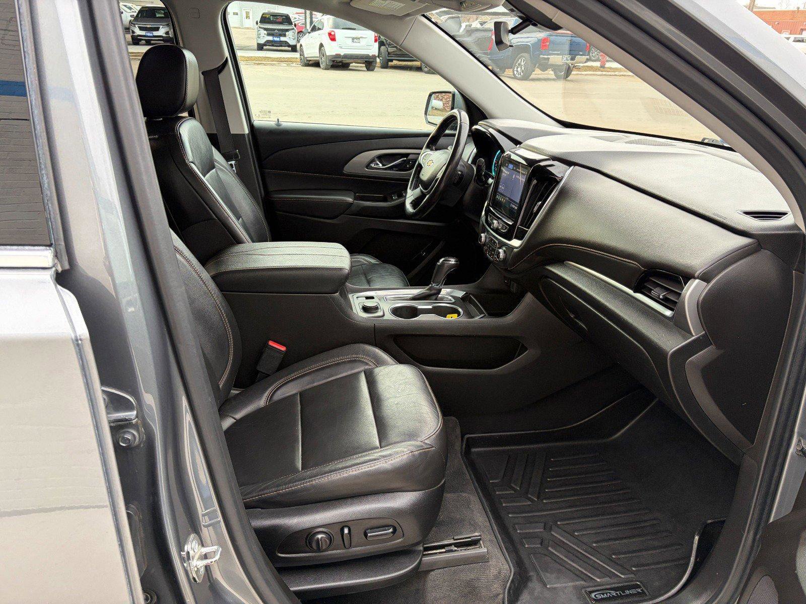 Used 2020 Chevrolet Traverse LT image 22
