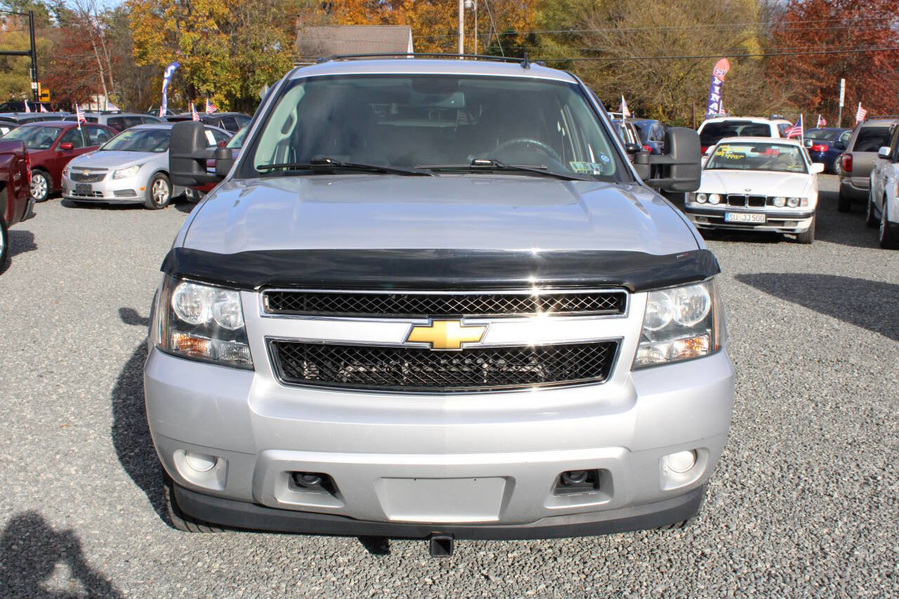 Used 2014 Chevrolet Suburban LS image 3