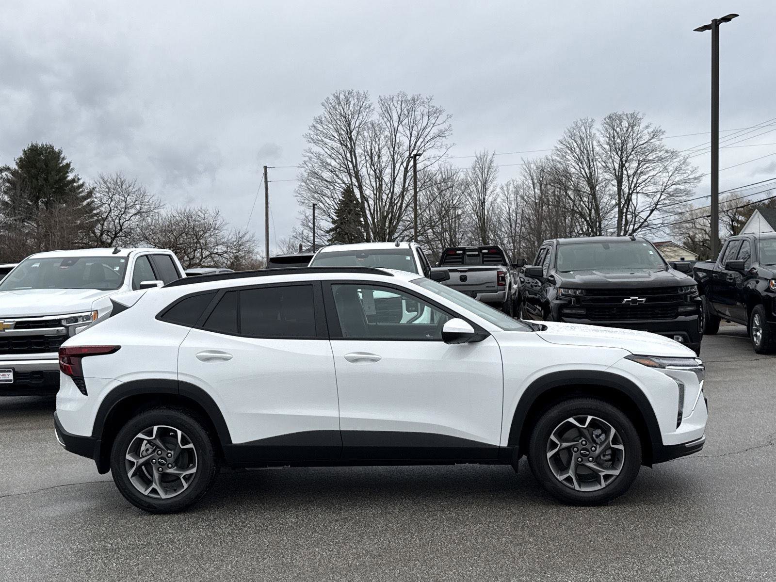 New 2026 Chevrolet Trax LT w/ LPO, Blackout Package image 4