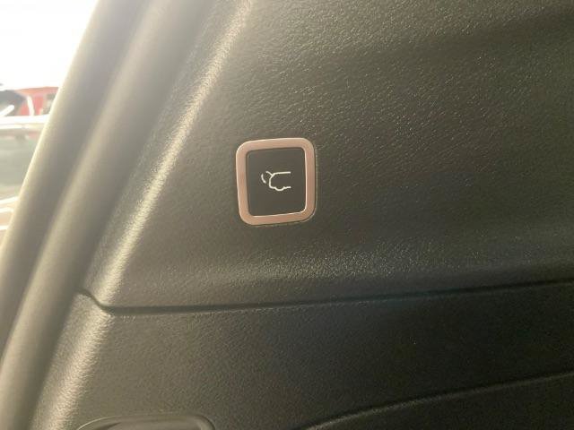 Used 2019 Chrysler Pacifica Limited w/ Tire & Wheel Group FWD image 38
