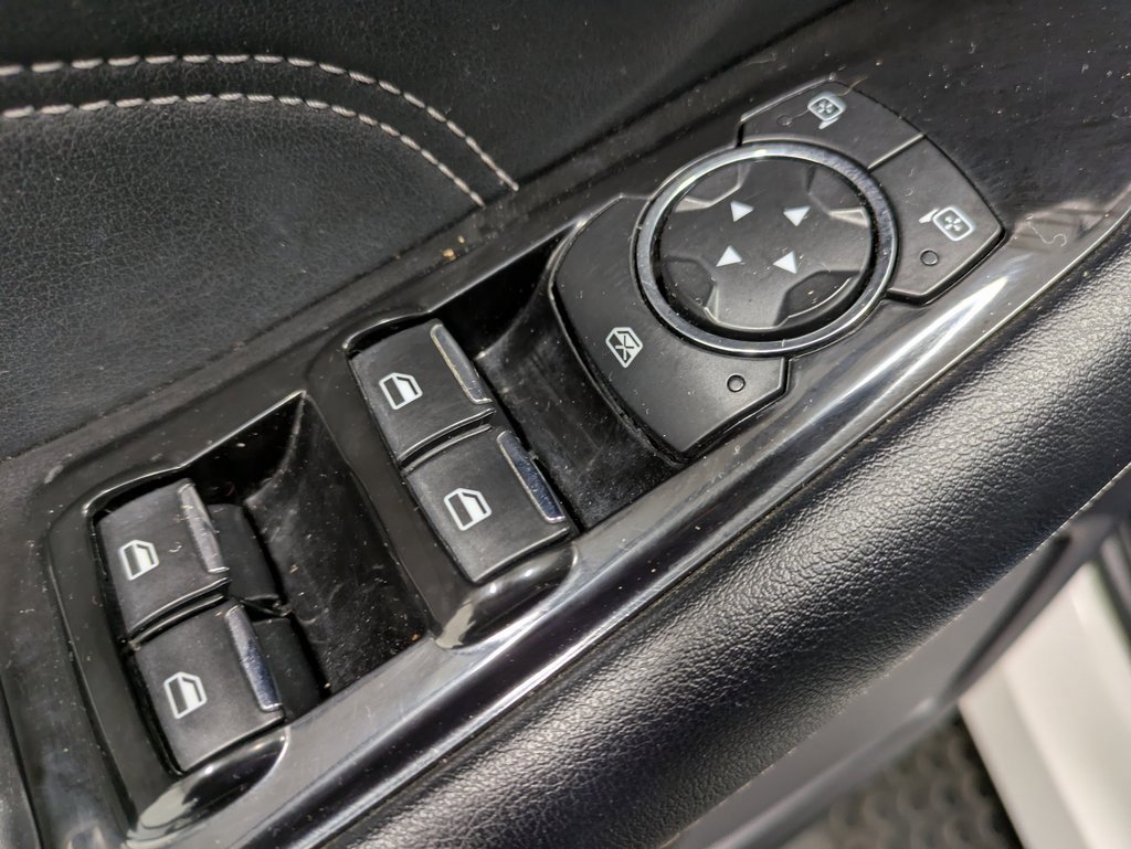 Used 2019 Ford Edge Titanium w/ Equipment Group 301A image 9