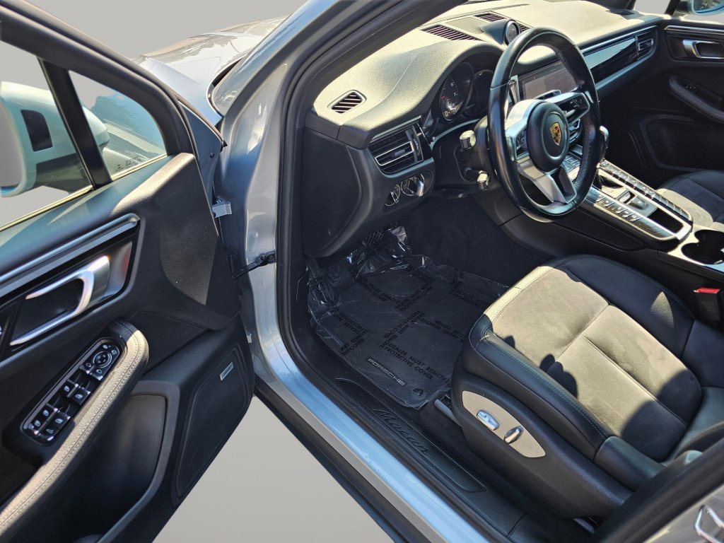 Used 2021 Porsche Macan w/ Premium Package image 21