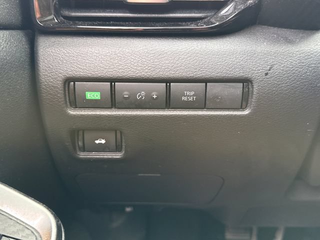 Used 2020 Nissan Sentra SV w/ SV Premium Package FWD image 31