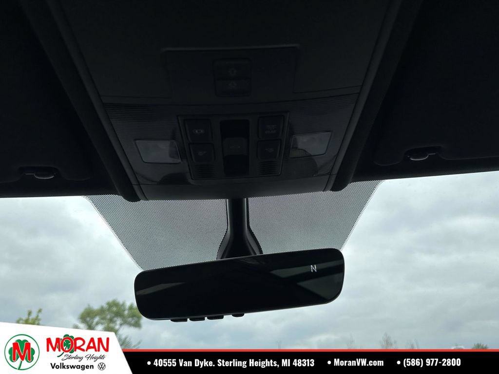 Certified 2023 Volkswagen Atlas Cross Sport SE w/ Panoramic Sunroof Package AWD/4WD image 32