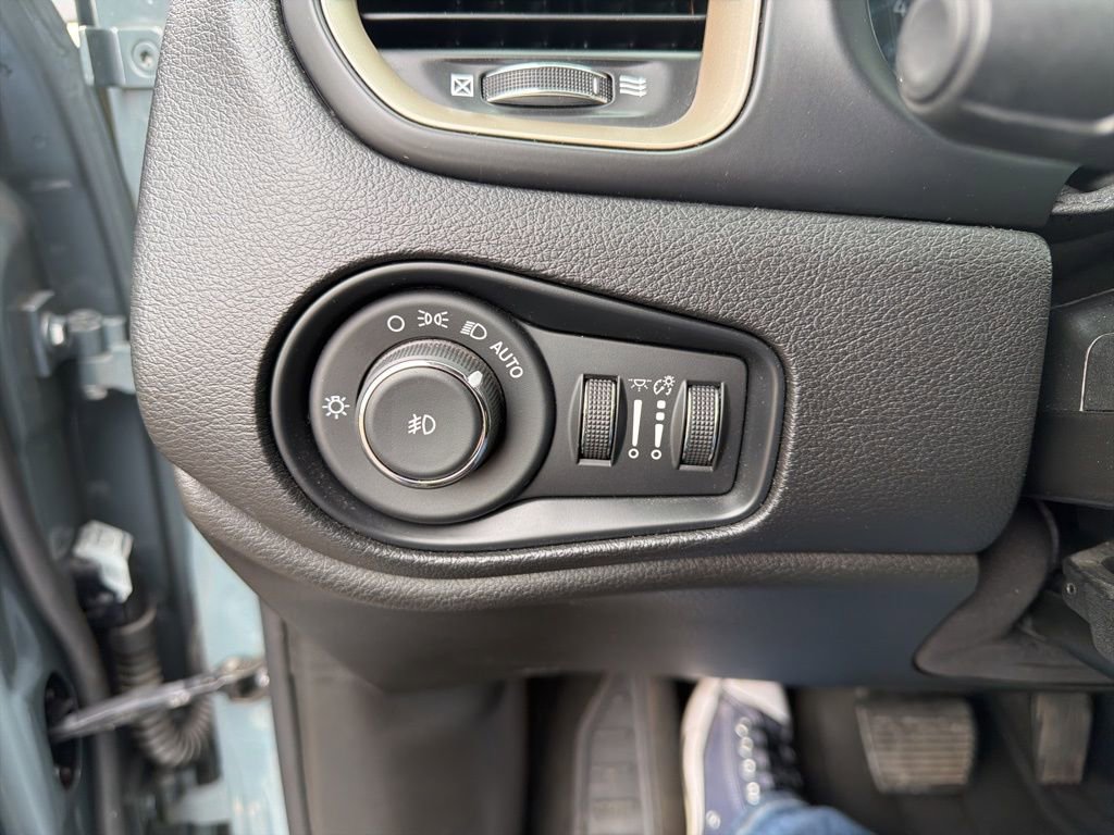 Used 2017 Jeep Renegade Trailhawk image 20