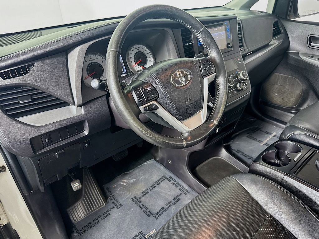 Used 2015 Toyota Sienna SE FWD image 9
