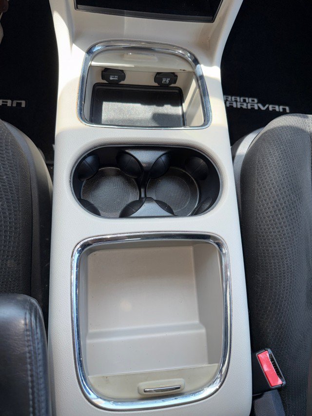 Used 2016 Dodge Grand Caravan SXT w/ Rear Park Assist Package FWD image 23