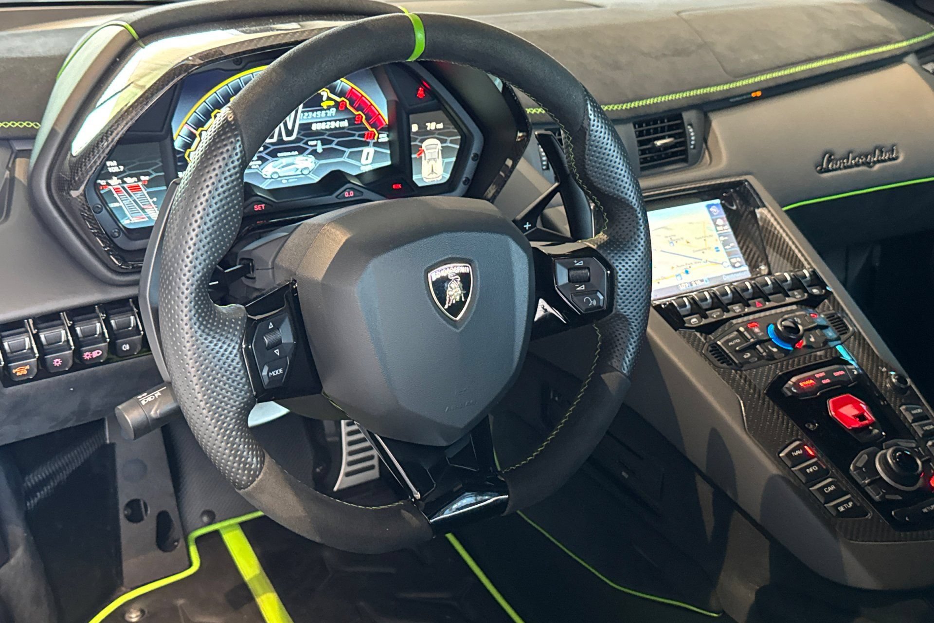 Used 2020 Lamborghini Aventador SVJ AWD/4WD image 15