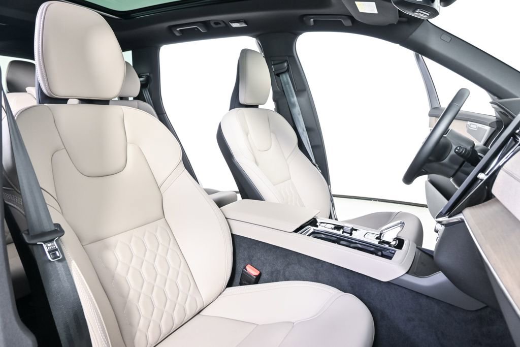 Certified 2026 Volvo XC90 B6 Plus w/ Protection Package Premier image 26