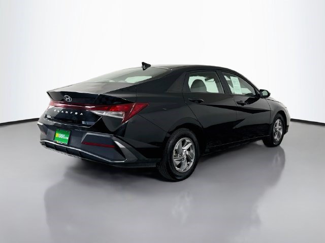 Used 2024 Hyundai Elantra SE FWD image 10