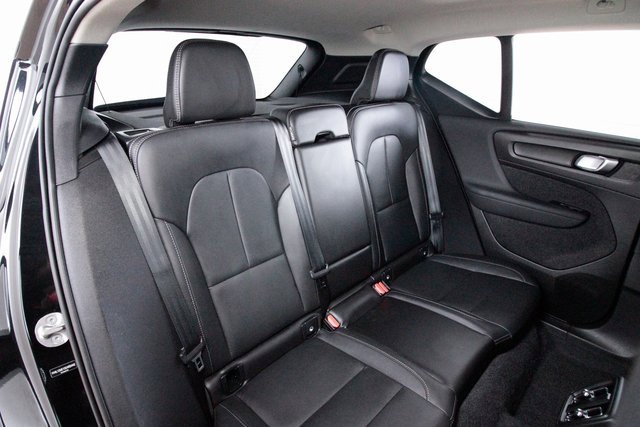 Certified 2025 Volvo XC40 B5 Plus image 25