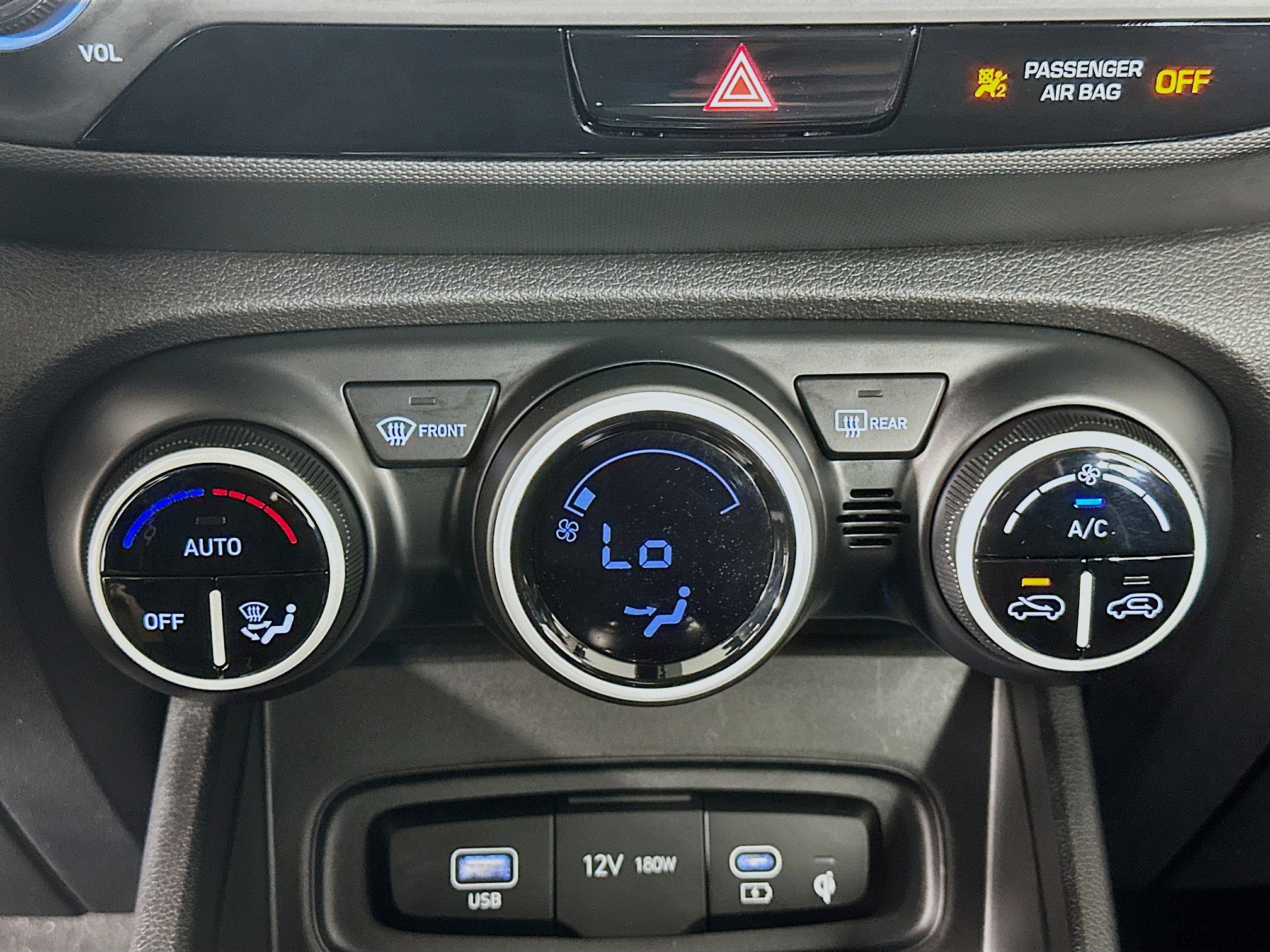 Used 2025 Hyundai Venue Limited image 24