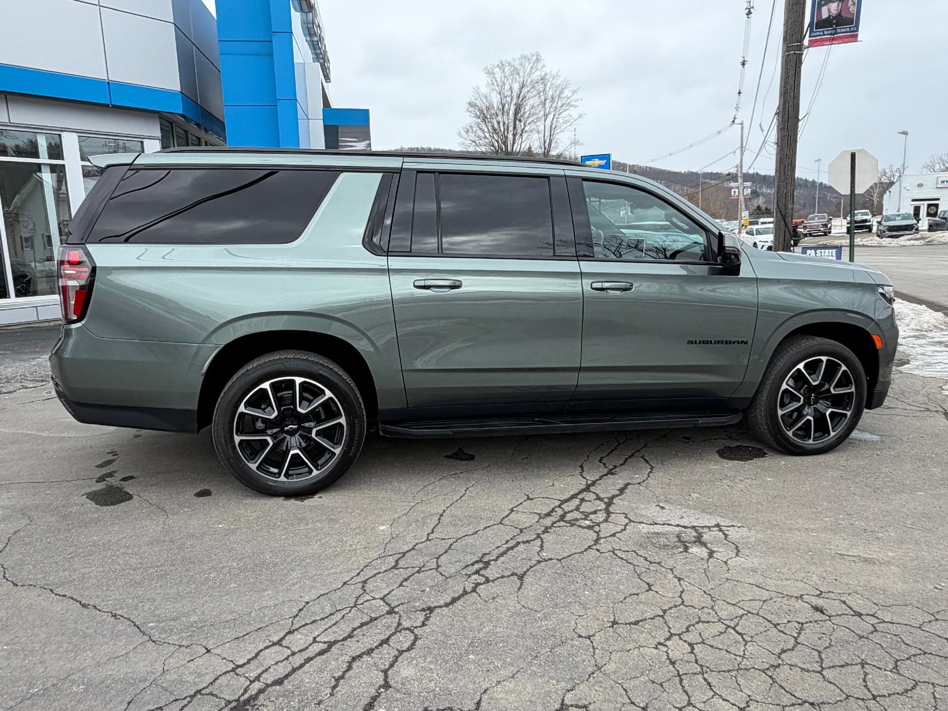 Used 2024 Chevrolet Suburban RST w/ Luxury Package image 10