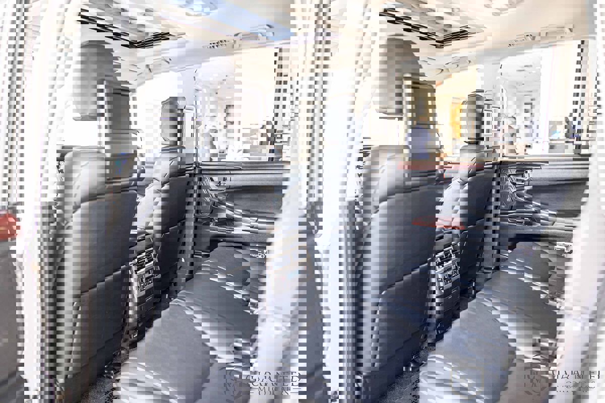 Used 2015 Lexus LX 570 4WD w/ Luxury Package image 35