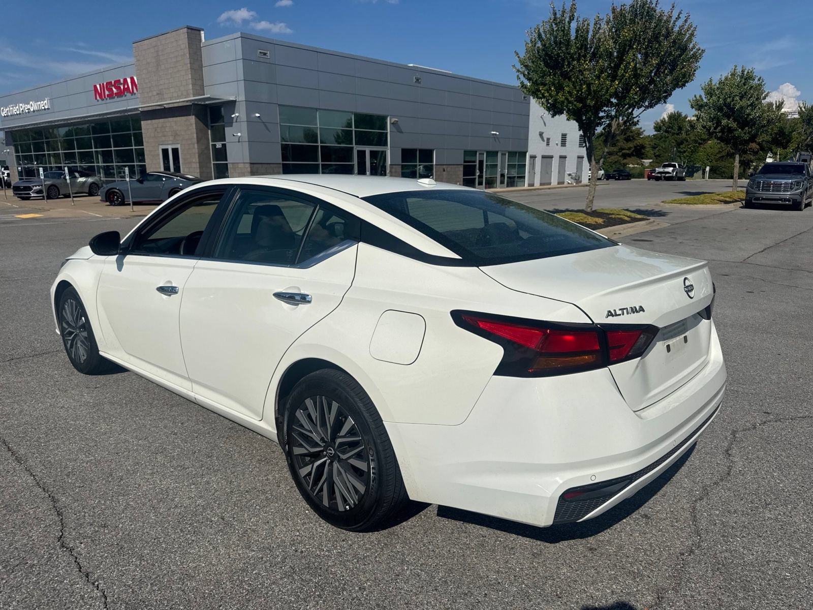 Used 2025 Nissan Altima 2.5 SV FWD image 7