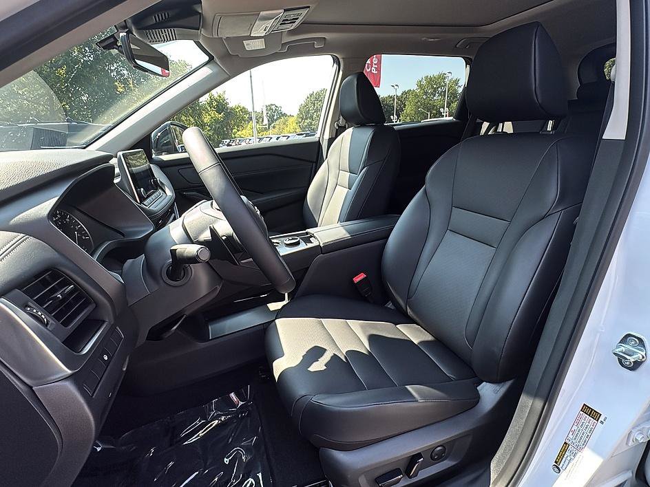 Certified 2026 Nissan Rogue Dark Armor AWD/4WD image 19