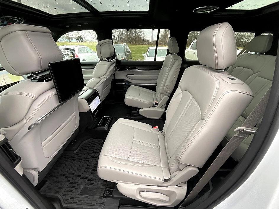New 2026 Jeep Grand Wagoneer L Summit image 34