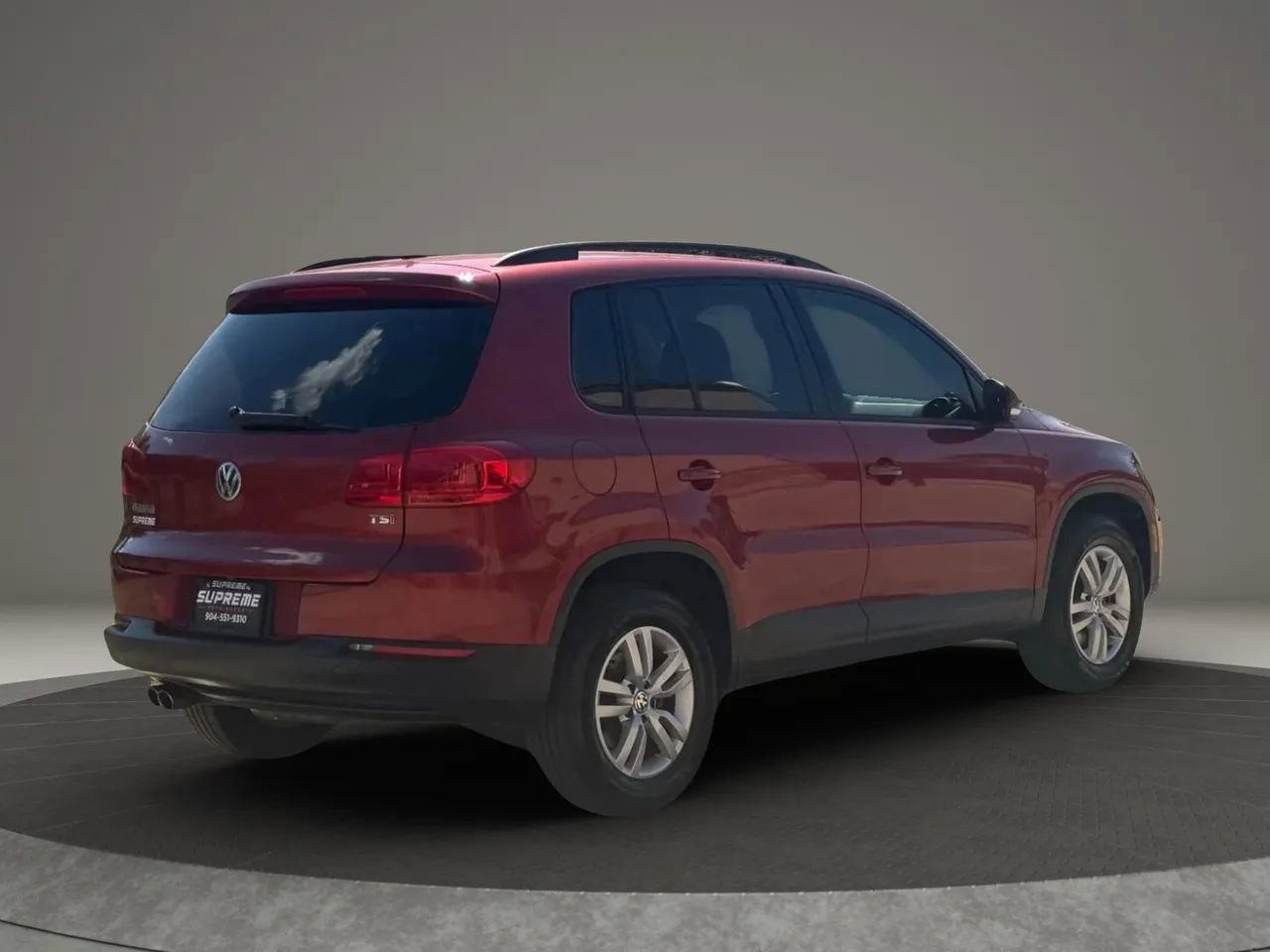 Used 2016 Volkswagen Tiguan S image 3