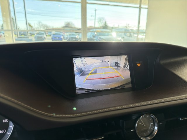 Used 2016 Lexus ES 350 w/ Luxury Package w/Wood Trim FWD image 27