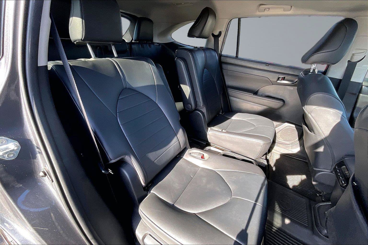 Used 2020 Toyota Highlander XLE AWD/4WD image 28