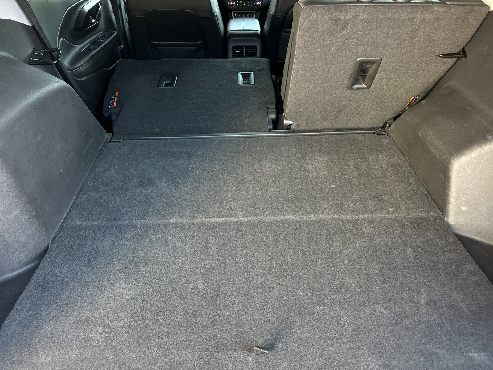 Used 2024 GMC Terrain SLT image 14