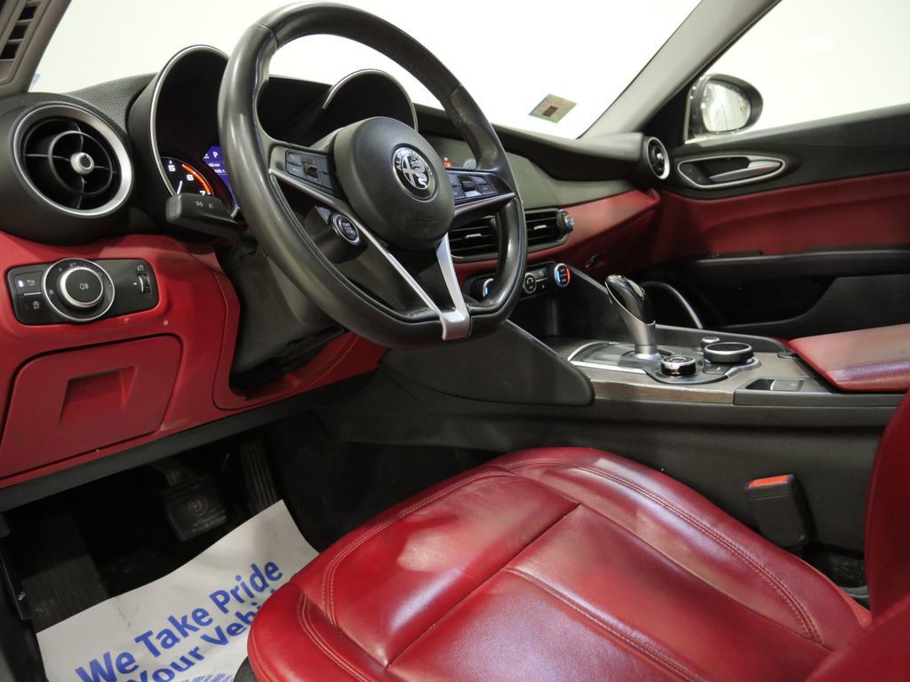 Used 2019 Alfa Romeo Giulia Ti AWD/4WD image 11