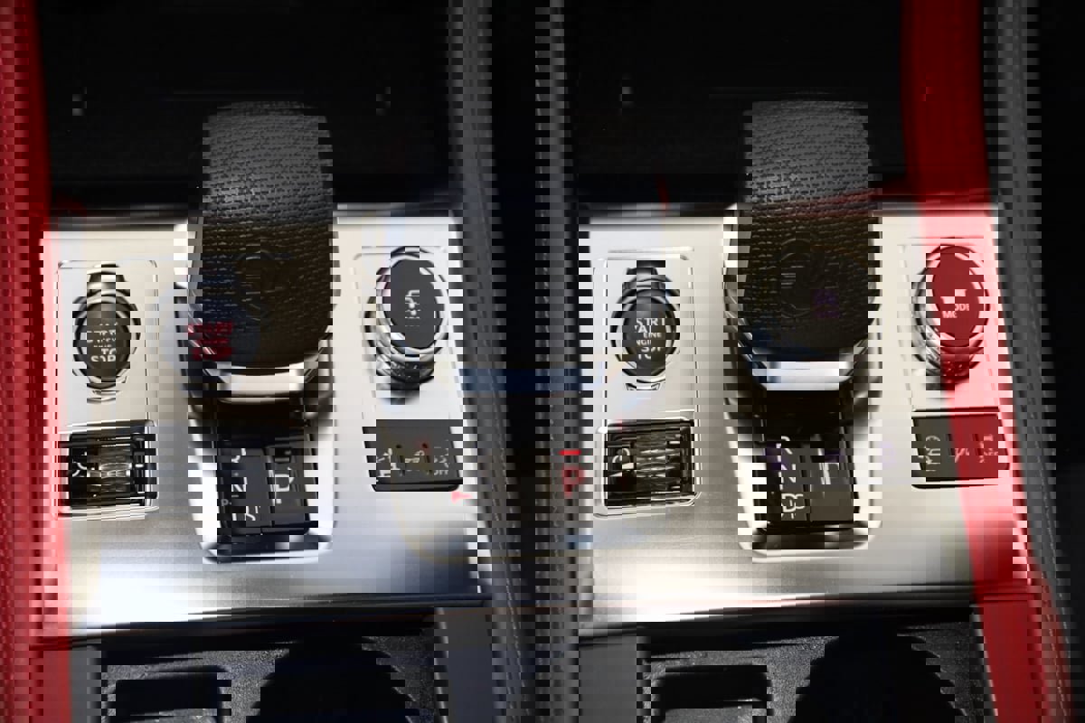 Used 2024 Jaguar F-PACE SVR image 51