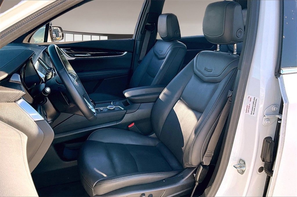 Used 2025 Cadillac XT6 Premium Luxury image 25